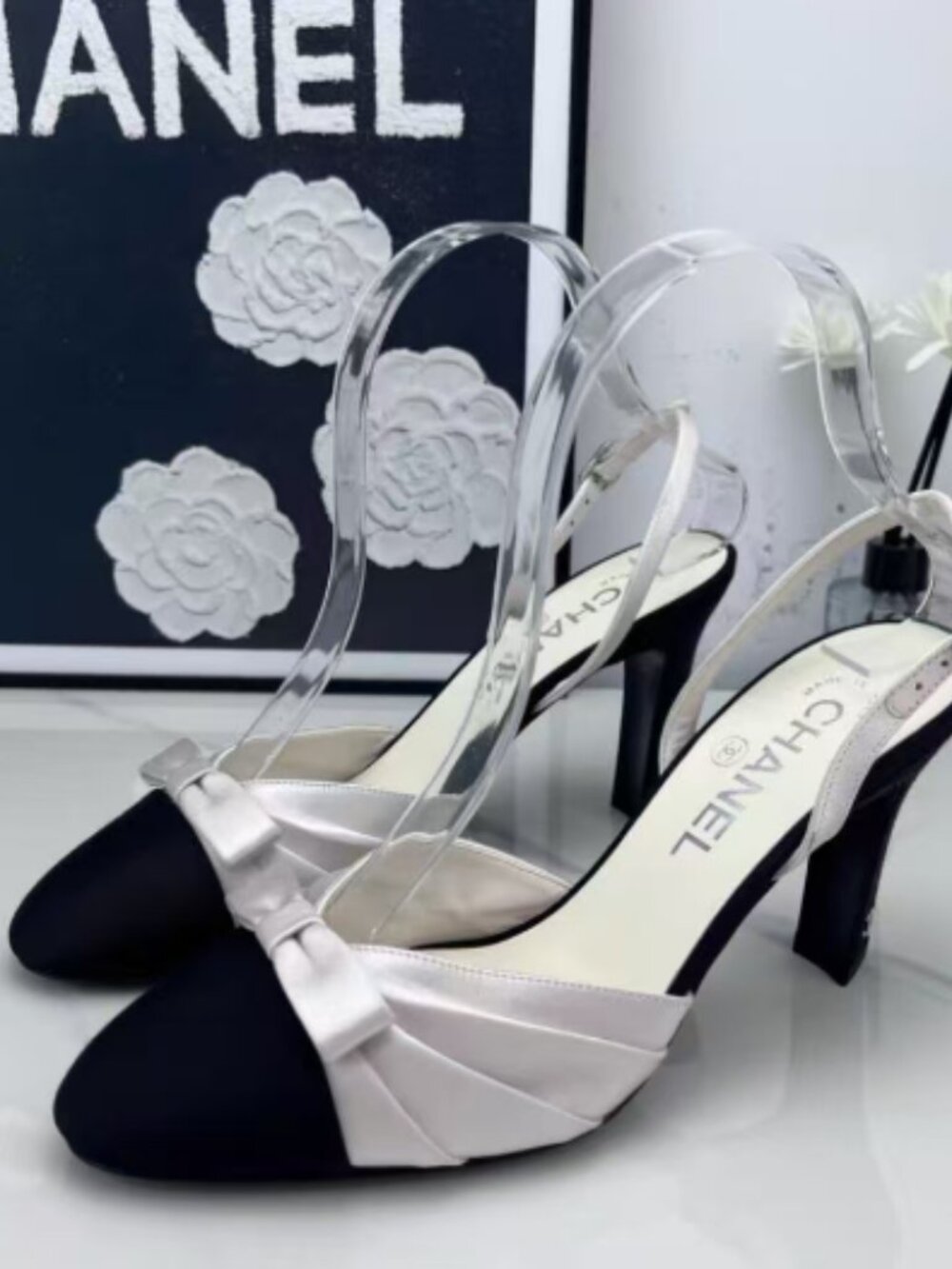 Chanel Two-Tone Slingback Heels Black/White Size 37 (US 7)